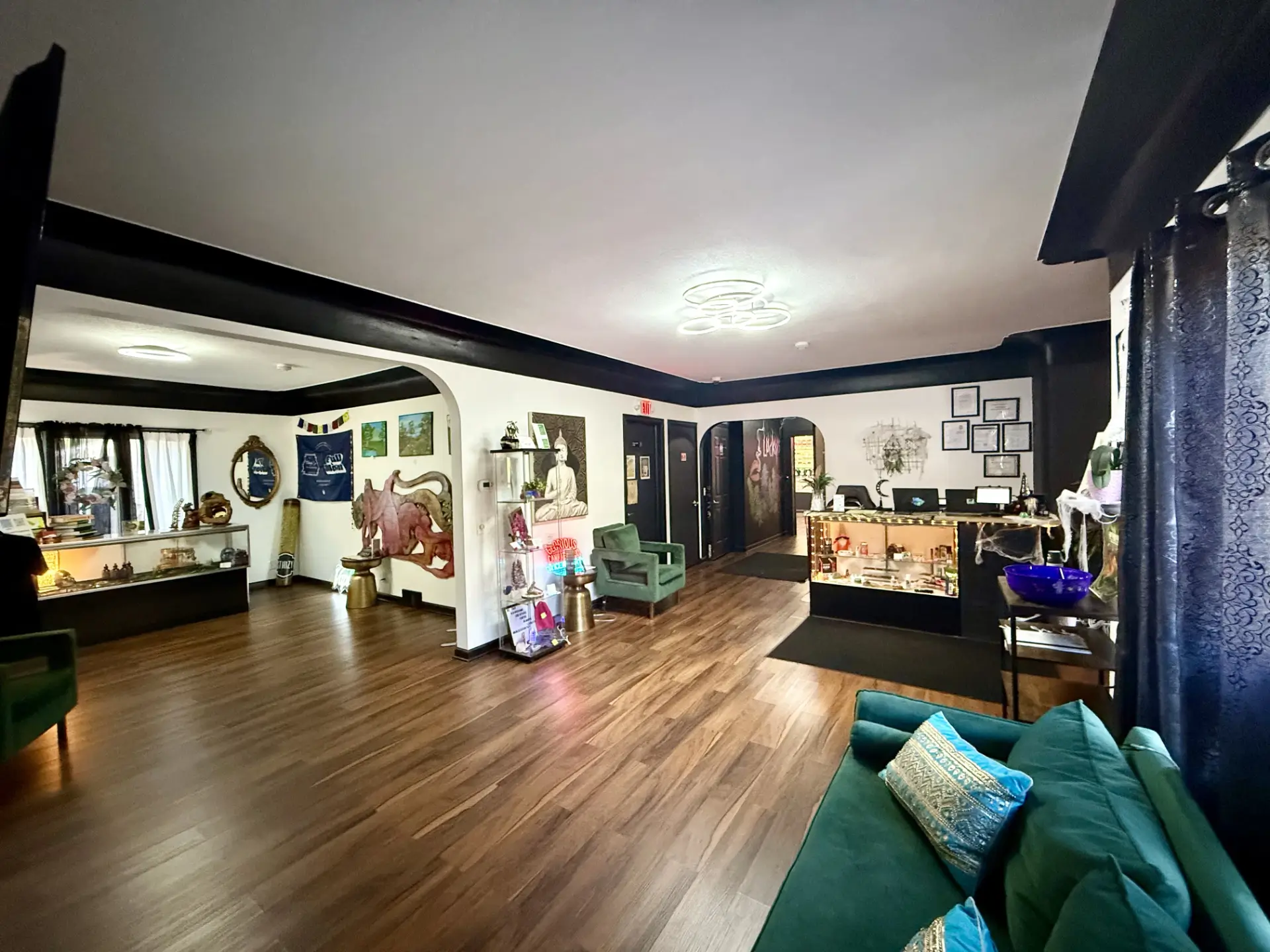 Waiting room check in gallery room Raahul Reddy (1)